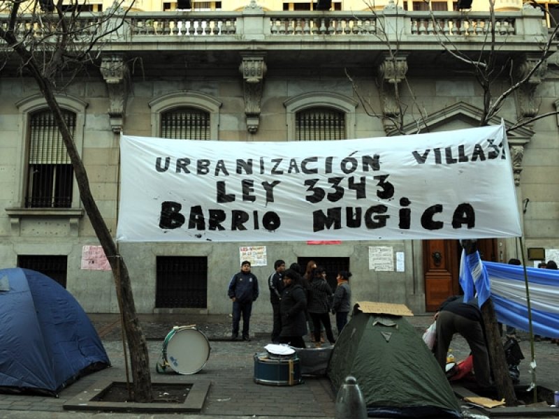 Vigilia en reclamo de la urbanización de la villa 31