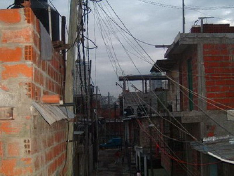El Gobierno porteño deberá suministrar electricidad a la villa 21-24