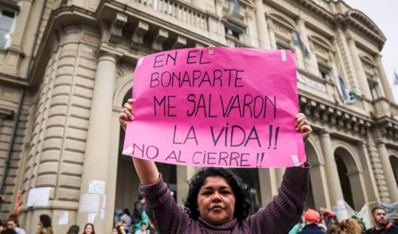 Hospital Bonaparte: La lucha obligó al Gobierno a dar marchas atrás