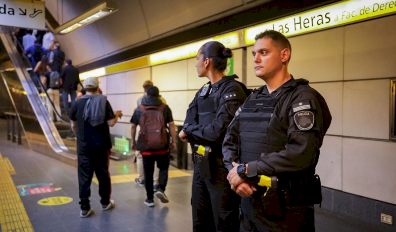 La Policía de la Ciudad utilizará pistolas TASER en el subte