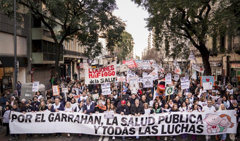 Multitudinaria marcha en defensa del Garrahan