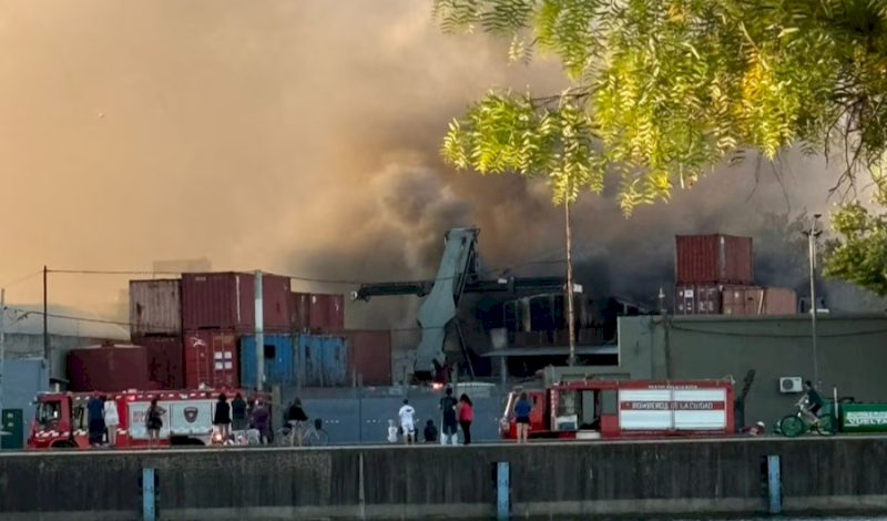 Se incendió un galpón de mercaderías