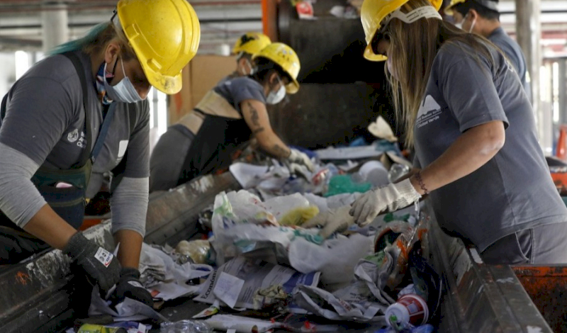 Ordenan al Gobierno porteño inscribir en el Registro oficial a 35 recuperadores urbanos del Barrio Carlos Mugica