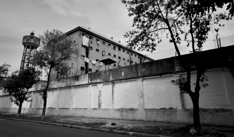 Cuestionan el cierre del penal de Devoto