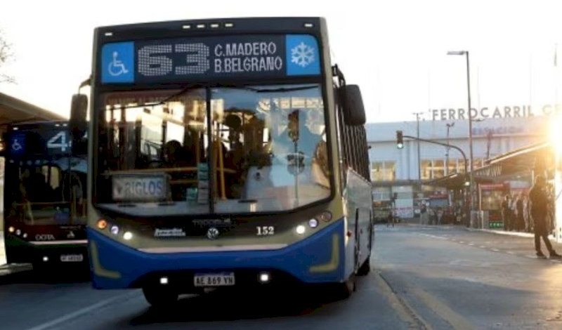 Más de 100 líneas de colectivos reducirán su frecuencia nocturna